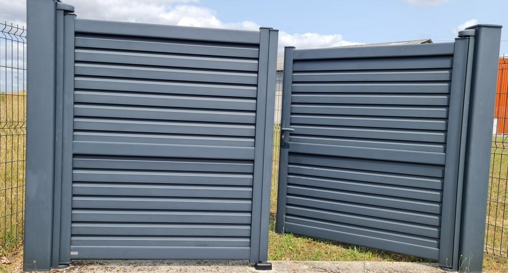 Vend portail aluminium d'exposition