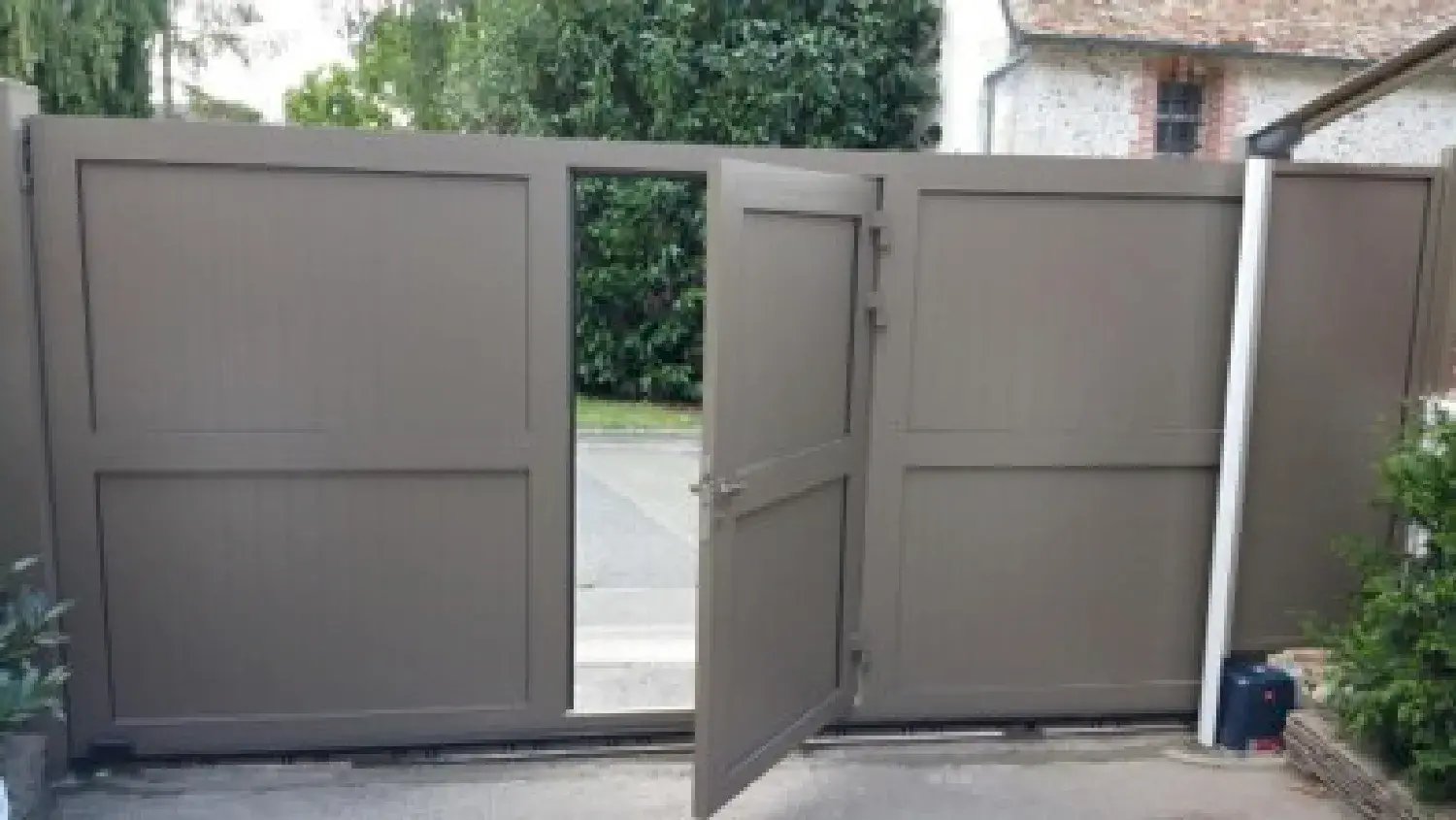 Portail coulissant portillon integre trie chateau 60 a2p tuquet resultat